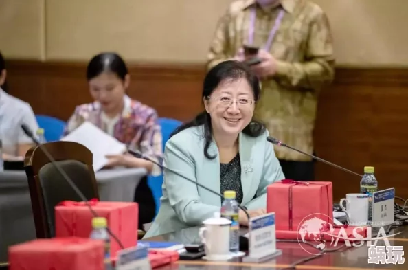 探索女性力量与自我表达：当代女性在性别平等与个人选择中的独特视角与挑战