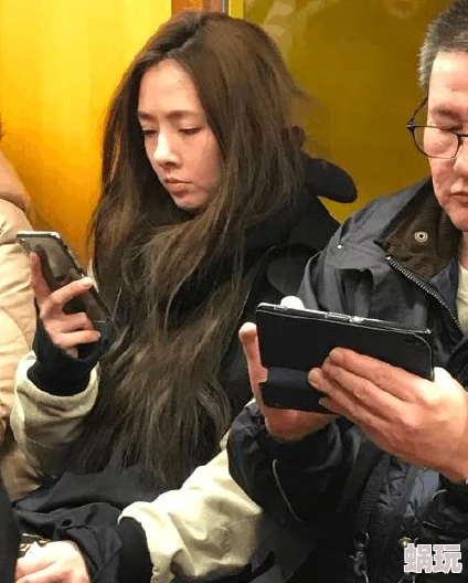 18女人腿打开无遮挡，最新动态引发热议，网友纷纷讨论其背后的社会现象与文化影响