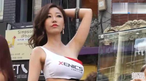 美女暴露无内衣，真是让人惊艳又不禁想多看几眼，这样的风格太大胆了！