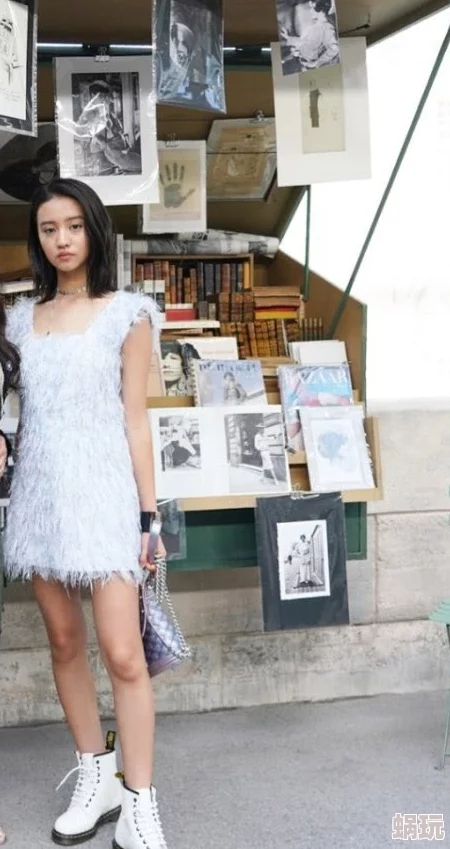 美女黄色大片，画面精致，模特气质出众，让人目不转睛，真是一场视觉盛宴