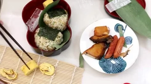 亚洲午夜爱爱香蕉片：深夜美食新选择，带你体验独特的味觉盛宴与浪漫情怀！