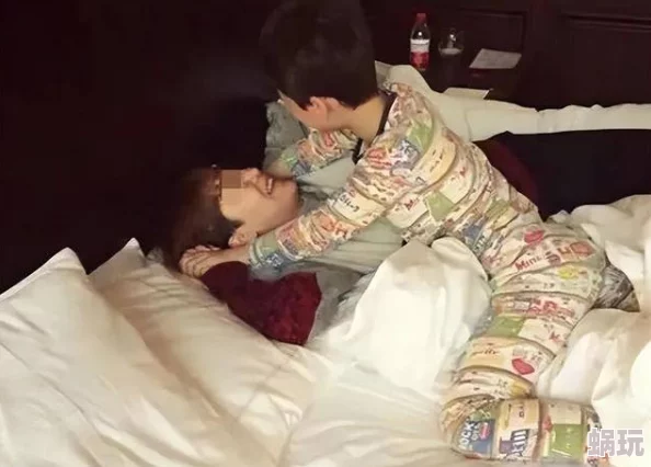 亲胸揉胸膜下刺激床视频，网友们纷纷表示这个视频真是让人目不转睛，太精彩了！