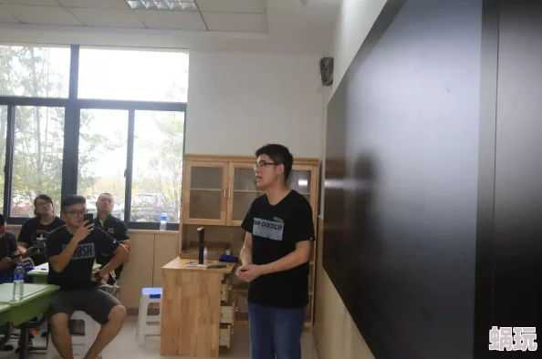 办公室里的秘密：老师如何巧妙操控，让学生们在课堂上合不拢腿的背后故事