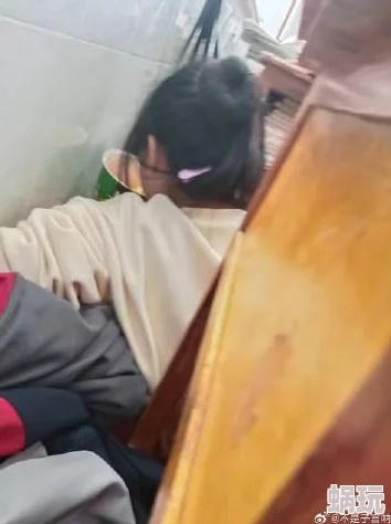 女同桌晚上求我桶她的下部惊爆内幕竟然是为了考验我的勇气和胆量让人意想不到的事情发生了
