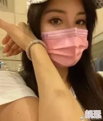 高清偷自拍第1页最新进展显示该系列作品在社交媒体上引发热议并吸引了大量关注，相关讨论持续升温