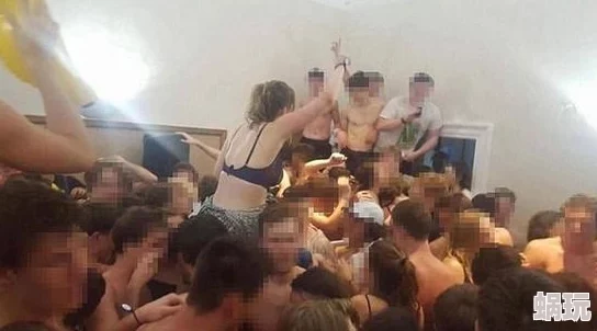 男生扒开美女内裤和胸罩 网友纷纷表示这种行为极其不尊重女性，应该受到谴责与法律制裁，呼吁大家关注性别平等问题