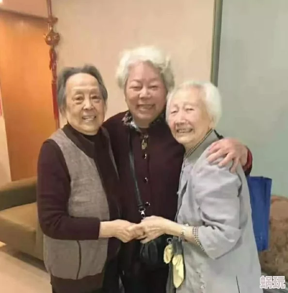 91久久精品都在这里近日曝光了一组明星聚会照片引发热议众多网友纷纷猜测他们的关系究竟如何真相令人期待